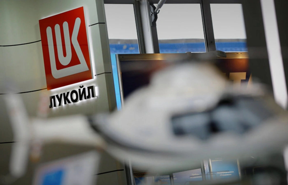 СМИ: США продлили срок продажи активов российского "Лукойла" из-за переговоров с РФ.