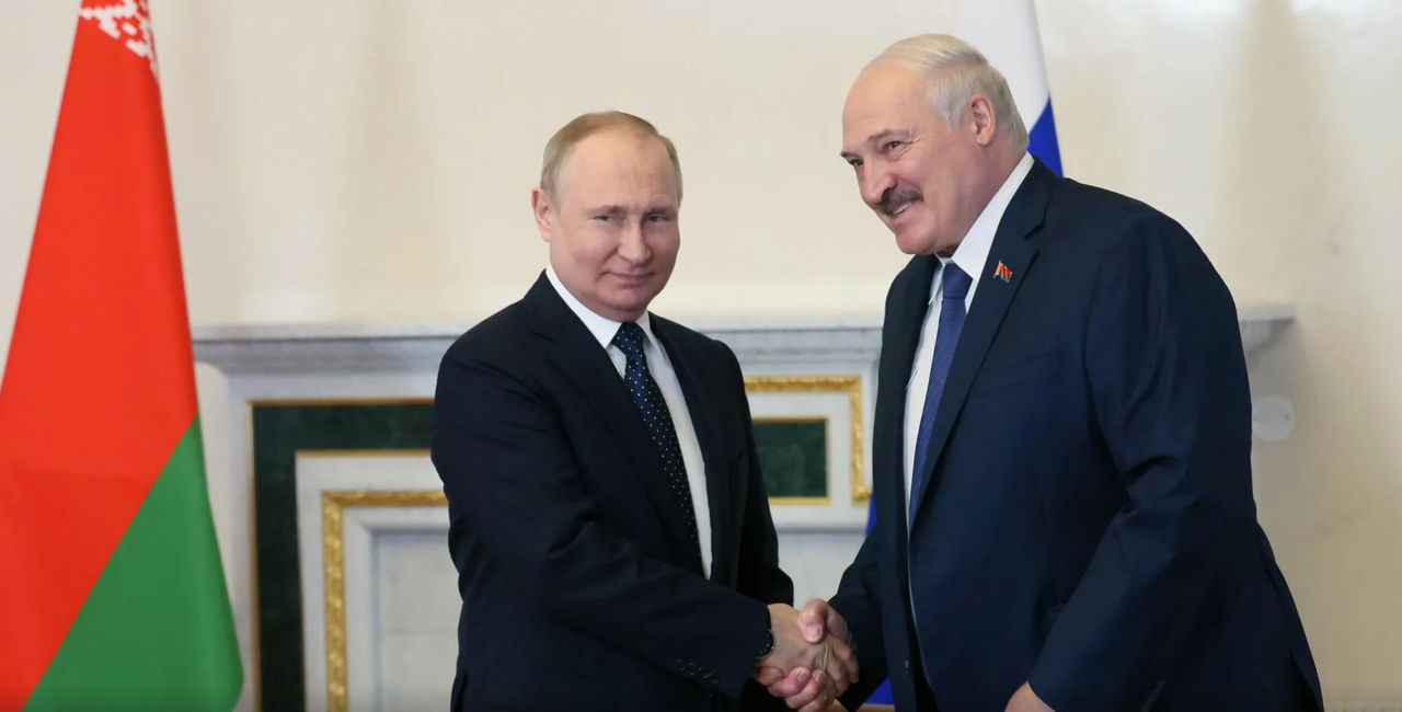 Лукашенко заявил, что Путин подарил ему ядерные ракеты.