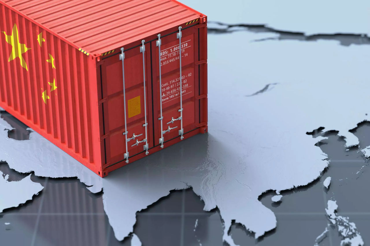 UE majorează tarifele pentru China în contextul unui flux de importuri ieftine din Asia.