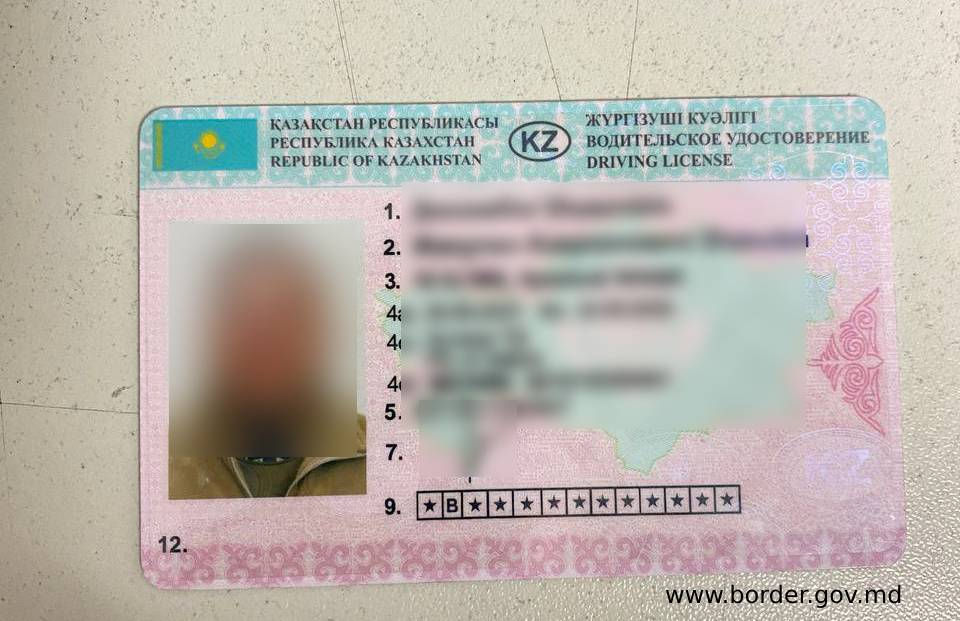 Найденные поддельные документы были изъяты. Расследование продолжается.