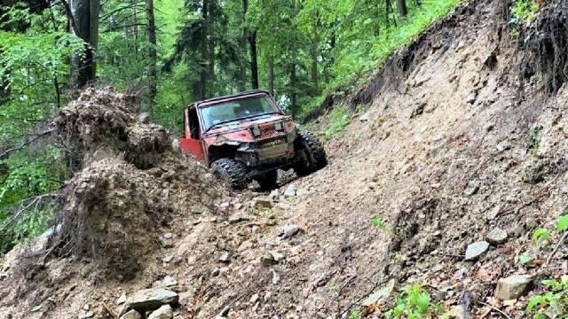 В Румынии во время ралли погиб экс-чемпион страны по автогонкам по бездорожью.