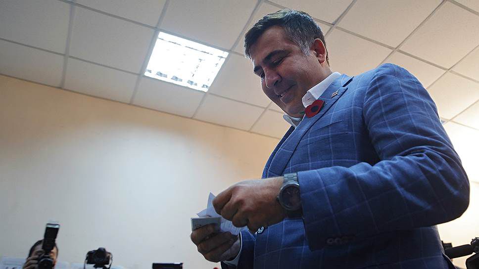 Разглядывая карту Одесской области, Саакашвили заявил журналистам: «Приднестровье сидит над Одессой!»