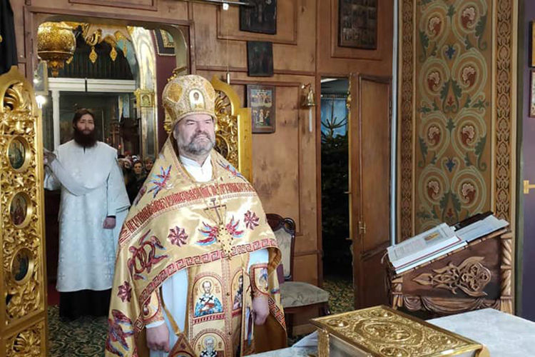 Священник: Мы ничего не нарушим, если помянем усопших в июне.