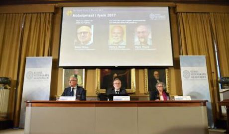 Detectarea undelor gravitaţionale a fost recompensată cu Premiul Nobel pentru Fizică. 