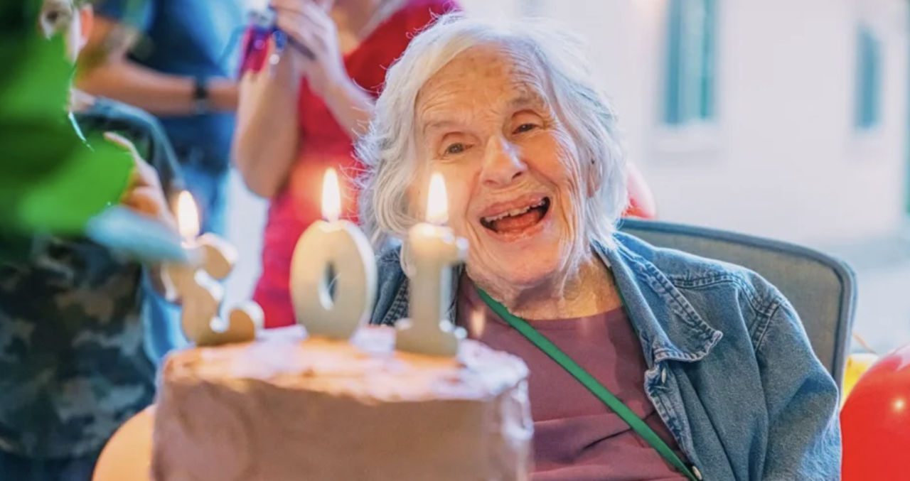 Ученые: Люди, дожившие до 100 лет, обладают необычным сочетанием кислот и стероидов.