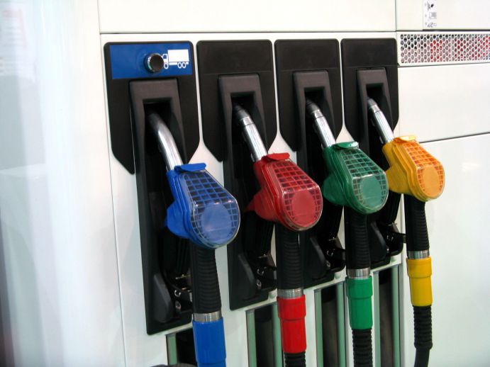 ANRE poate interveni în politica de formare a preţurior doar în cazurile în care petroliştii depăşesc rata de rentabilitate de 10% permisă de norma legală.