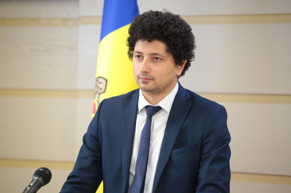 Депутату Мариану напомнили, что бензин по 34 лея - это и его заслуга.