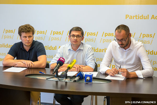 PAS: Legea cetățeniei prin investiție, pericol pentru Moldova