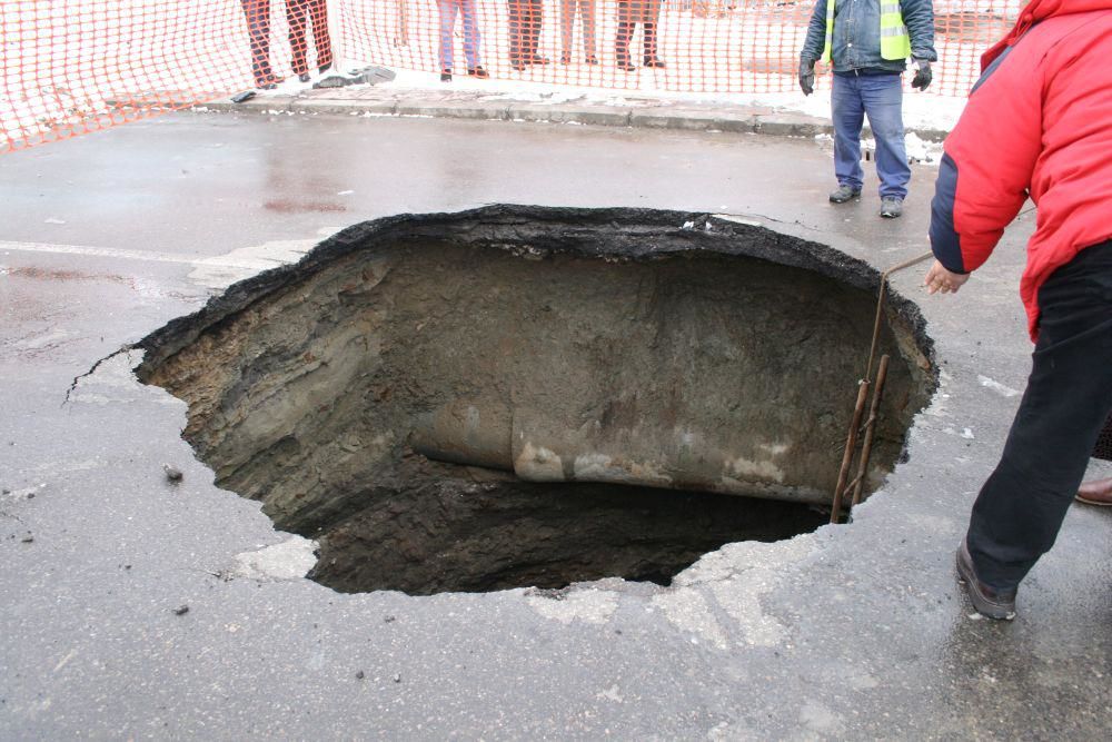 Unde este cea mai mare groapă în carosabil din România.