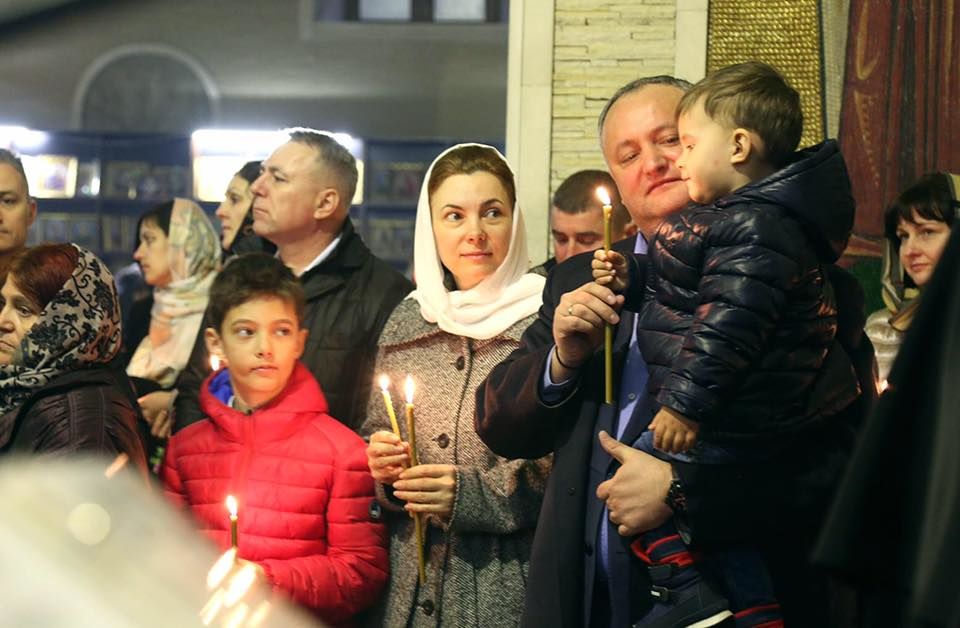 Șeful statului, Igor Dodon, a fost în vizită la Mănăstirea „Sfînta Cuvioasa Parascheva”, Hîncu. Foto: facebook.com/dodon.igor