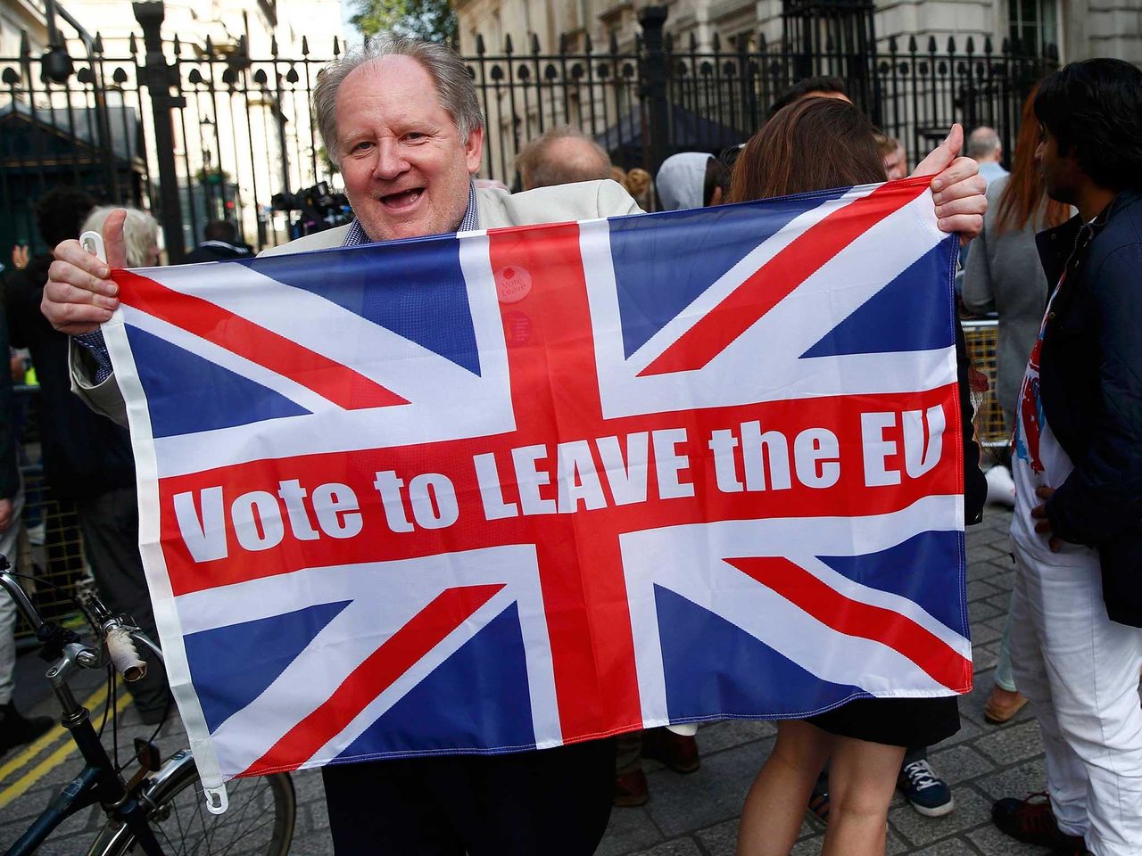 Сторонник Brexit погиб после драки с противником выхода Британии из ЕС.
