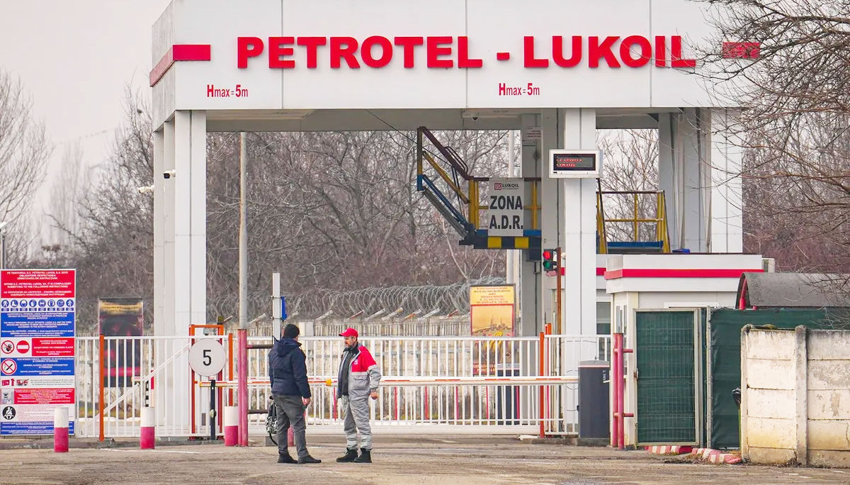 România a cerut de la SUA permisiunea de a relua activitatea rafinăriei Lukoil Petrotel.