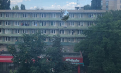 Житель Кишинева пожаловался на обстрел окон из пневматики.