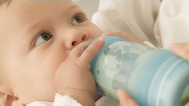 Franța: Sugari infectați cu salmonella, din lapte praf