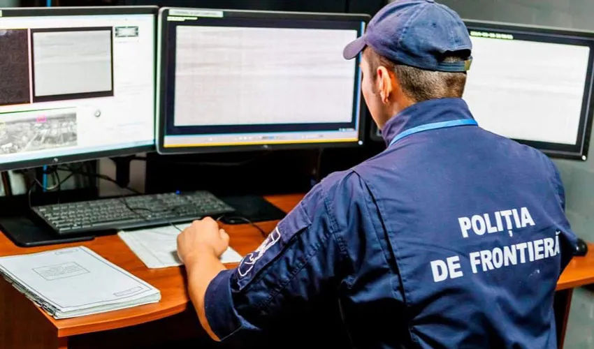 Pasagerii sunt supuși unui control triplu la frontieră.