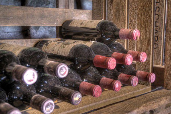 Банка де Економий продает коллекцию из 11 вин, которым от 39 до 24 лет. Фото: drinkswinesspirits.com
