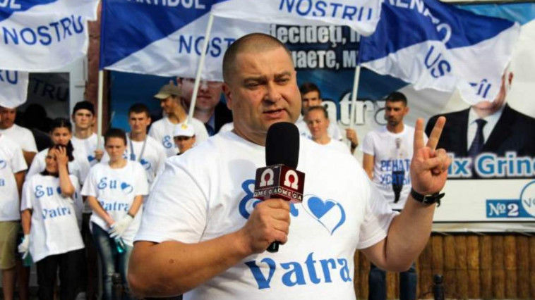 Felix Grincu, urmează a fi reținut de către ofițerii Direcției poliției municipale și transportat la Procuratura municipală. Foto: ru1.md