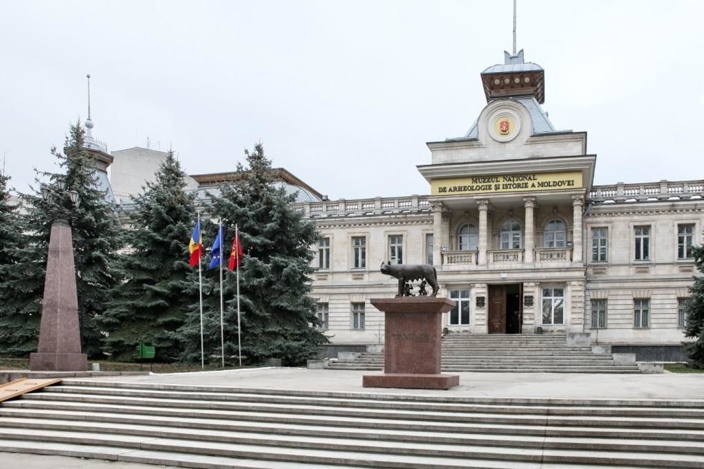 MAI a donat un exponat Muzeului Naţional de Istorie a Moldovei