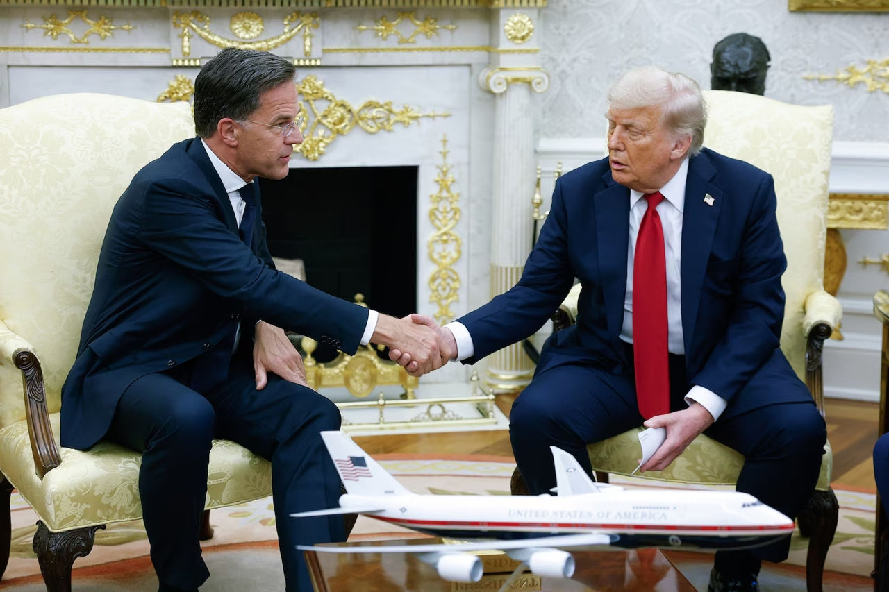 Trump anunță un acord cu NATO privind livrările de arme către Ucraina.
