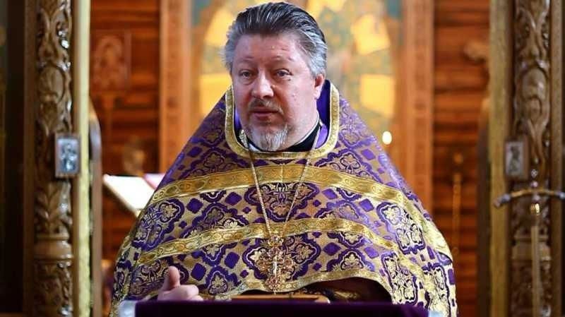 Мужчина разместил видеозапись «Священнослужитель исполняет хит из уголовного репертуара (поп поет "Мурку")».