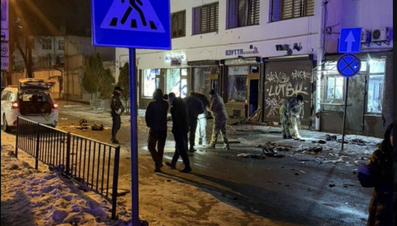 Во Львове произошел теракт: погибли и ранены правоохранители.