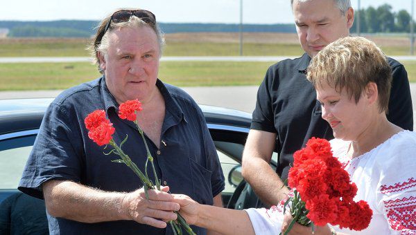 Депардье заявил, что на данный момент уже живет в Италии, но в перспективе собирается пожить в Белоруссии.