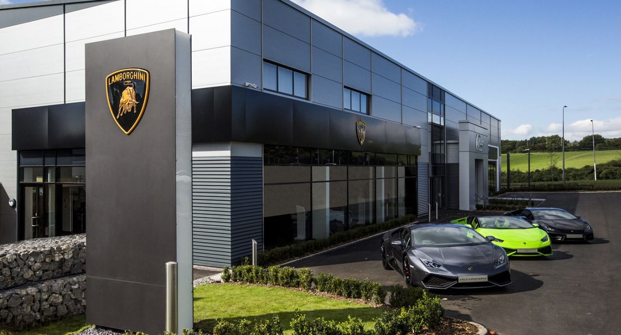 Lamborghini распродала большинство производственных мощностей.