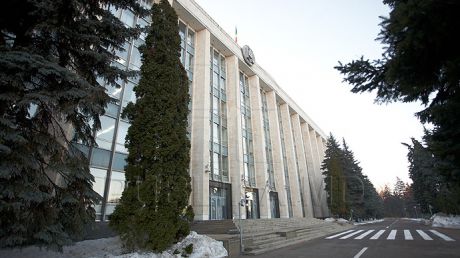 Anul trecut, fostul Guvern Leancă şi-a asumat răspunderea asupra mai multor pachete de legi. Foto: publika.md