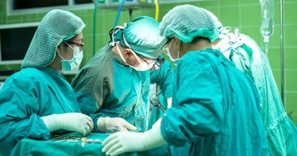 Medicii din Moldova au efectuat prima operaţie de protezare a discurilor