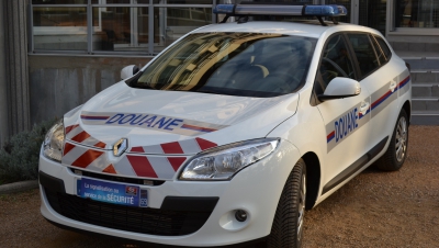 Poliţia franceză desfăşoară o anchetă în acest caz.