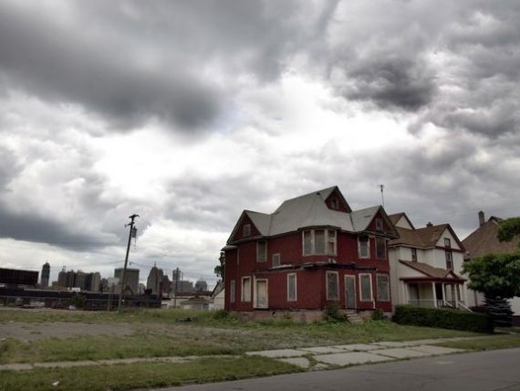 O organizatie non-profit vrea sa repare casele abandonate din Detroit, vanzand proprietatile pe nimic. La propriu.