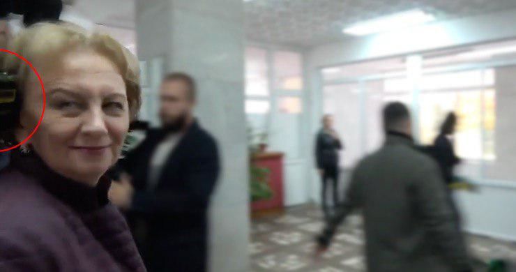 Зинаиду Гречаный случайно ударили по голове камерой.