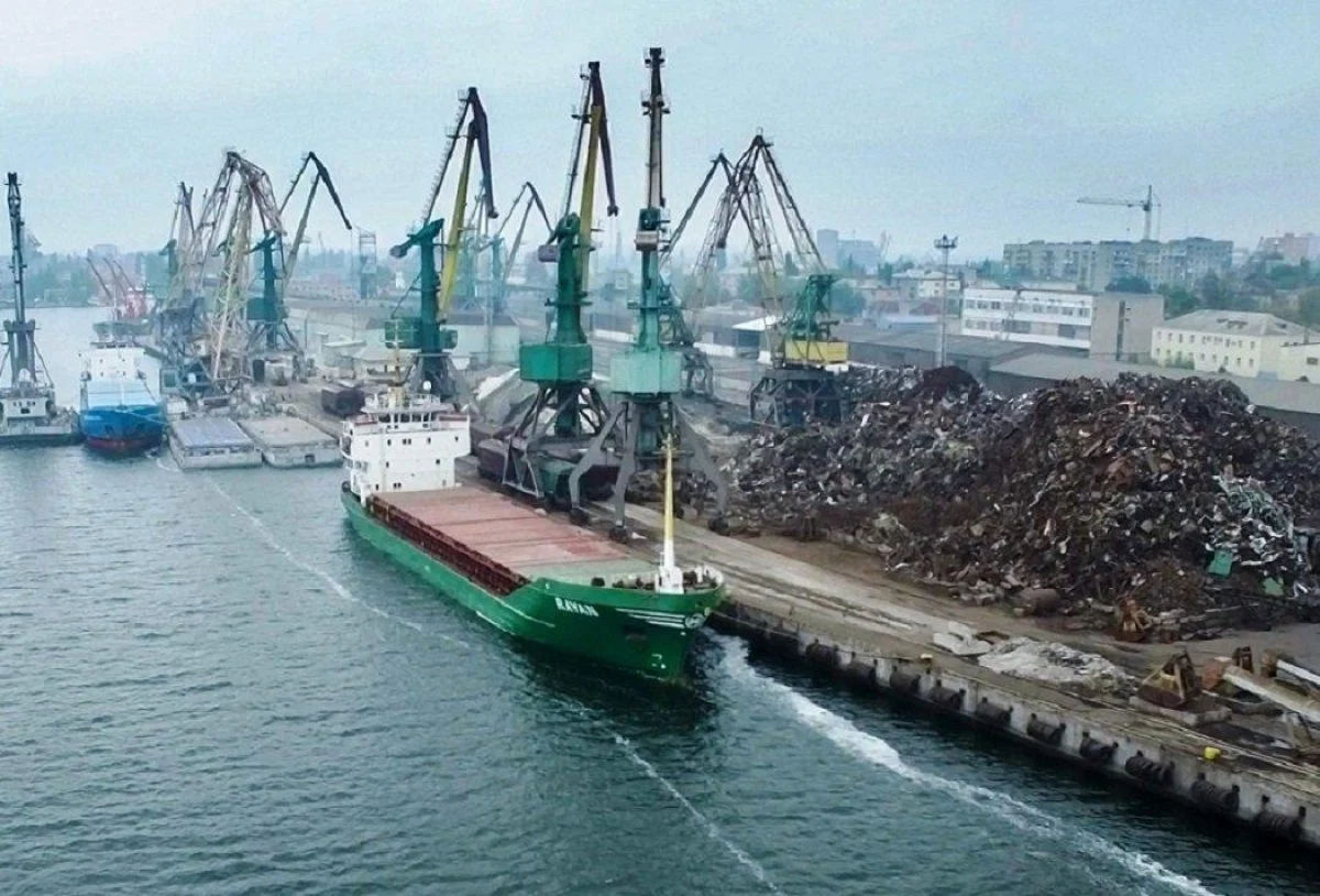 Херсонский морской торговый порт возобновил работу.