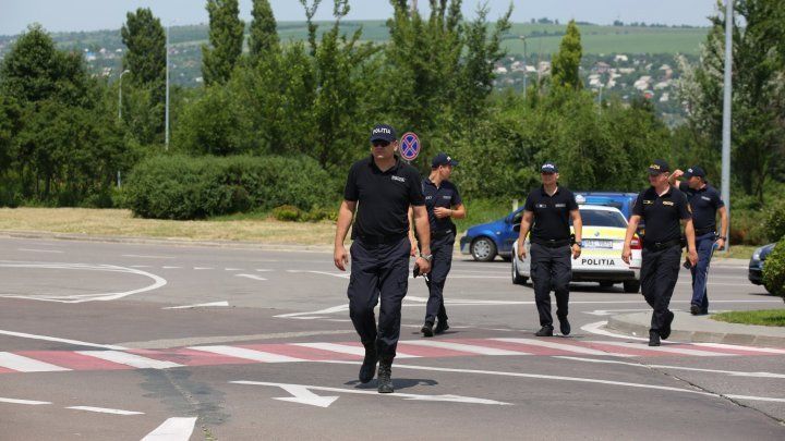 В то же время, госсекретарь МВД отметил, что ситуация в МВД находится под контролем. 