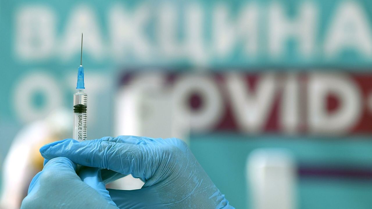 Красносельский считает целесообразным начать ревакцинацию от COVID-19.
