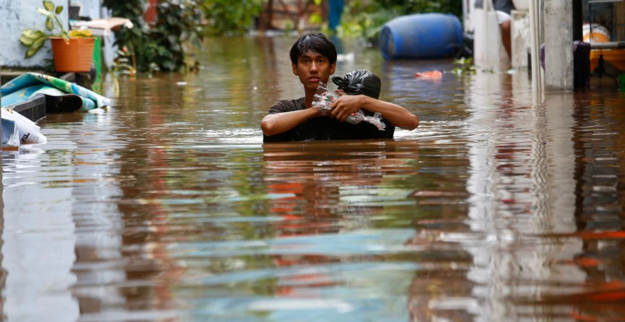 Studiu: Oceanele mai calde au crescut numărul de ploi abundente și inundații mortale în Asia.