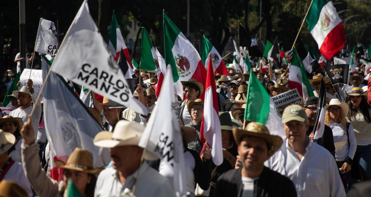 Mii de oameni au ieșit la protest în Mexic: Există victime.