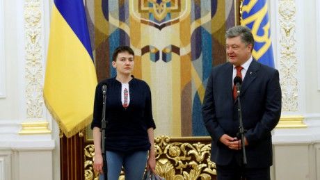 Порошенко попросили возбудить против Савченко дело о госизмене.