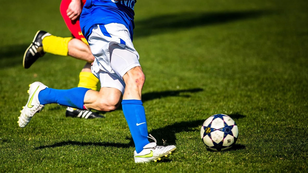 Regula dublei atingeri în fotbal a fost modificată.