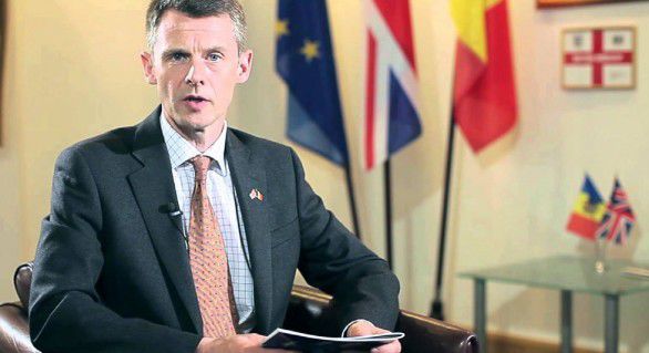 Ambasadorul crede că cel mai mare risc pentru Republica Moldova este faptul că „guvernarea nu învață din propriile greșeli și continuă să mimeze reformele”.