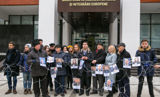Блок ACUM протянул колючую проволоку перед МИДЕИ.