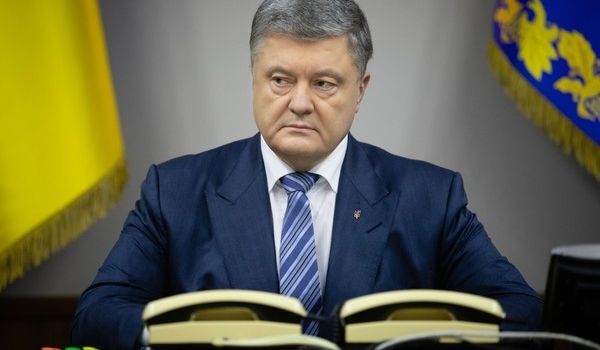 Порошенко объявил о декоммунизации Украины.