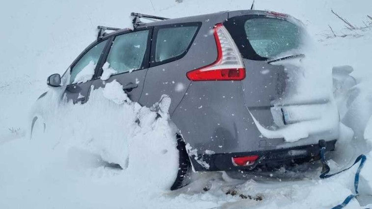 В уезде Галац авто молдаван застряло в снегу: их принял мэр коммуны.