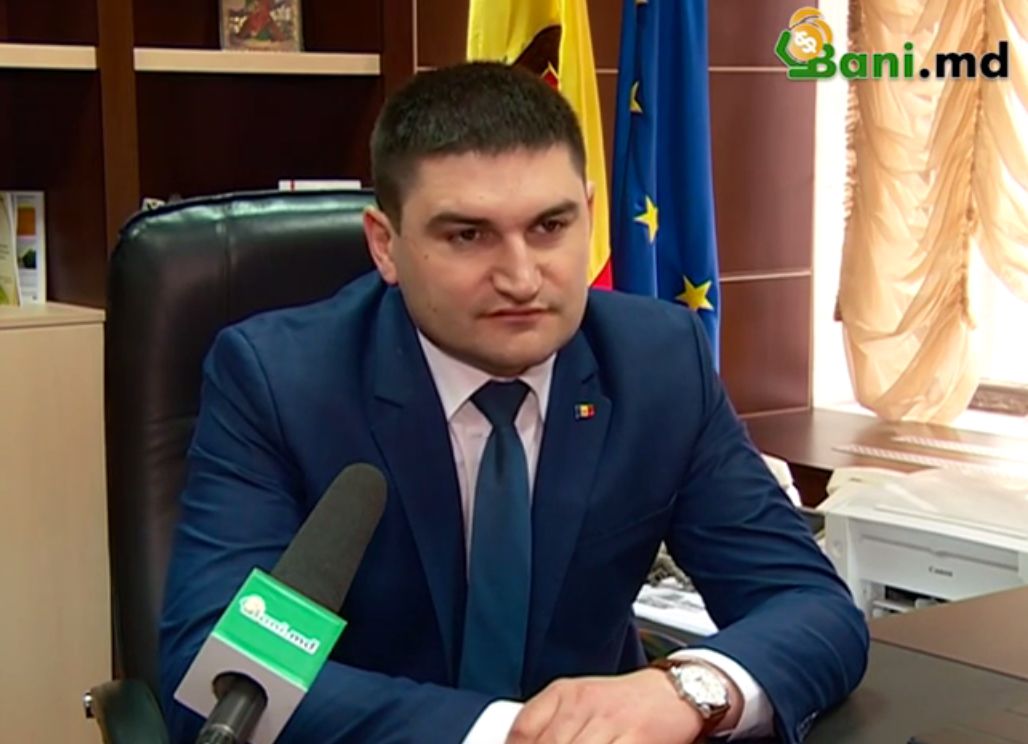 Are zece terenuri agricole și intravilane, cu o suprafață totală de peste 3 hectare, până anul trecut a fost membru al Consiliului de administrație a două societăți pe acțiuni și proprietarul unei gospodării țărănești.