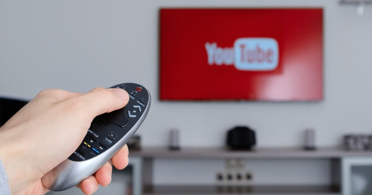 YouTube на телевизорах показывает рекламу даже во время паузы.