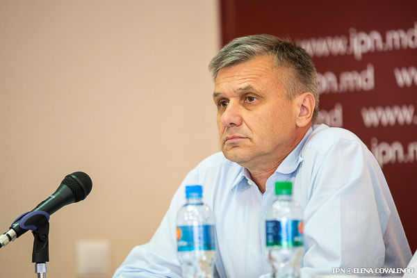  Boțan: Ni se propune consens ca să vedem cine va fi fraier la urmă. Foto: ipn.md