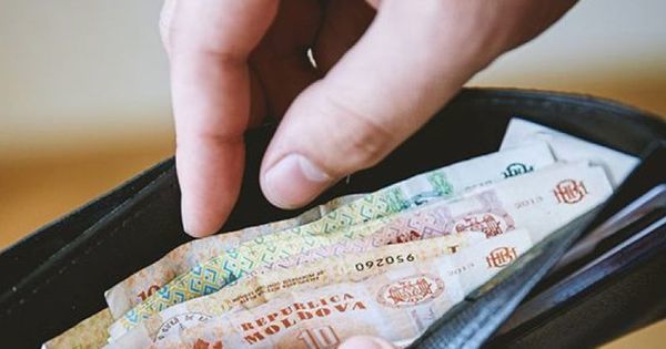 Власти издали приказ, запрещающий сбор денег в школах и детсадах.