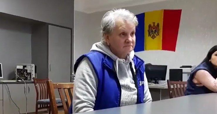 Кондуктор извинилась перед матерью ребенка, у которого отобрала проездной.