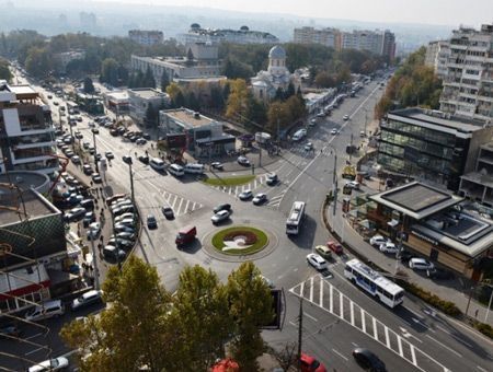 Сегодня в Кишиневе идет ремонт и реконструкция ряда улиц.