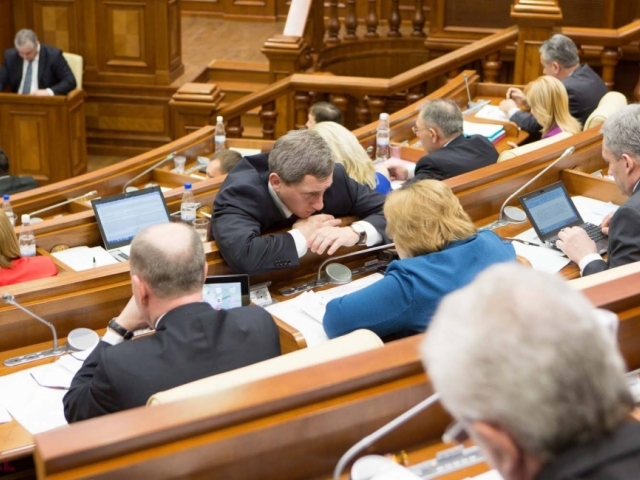 In Parlament circula zvonuri ca deputatul din coalitia de guvernare care urma a fi corupt ar fi liberal-reformatorul Anantol Arhire.